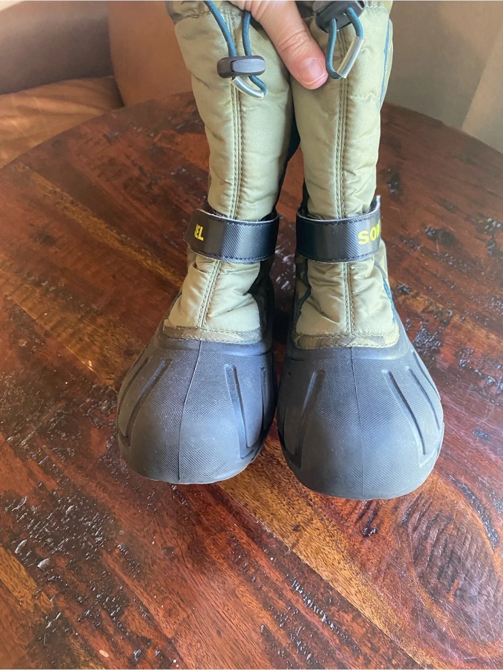 Sorel Flurry Youth Boots  Winter kids size 4 camo waterproof insulated